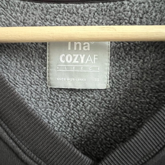 TNA Aritzia Cozy Fleece Sweater Vest - Picture 2 of 4